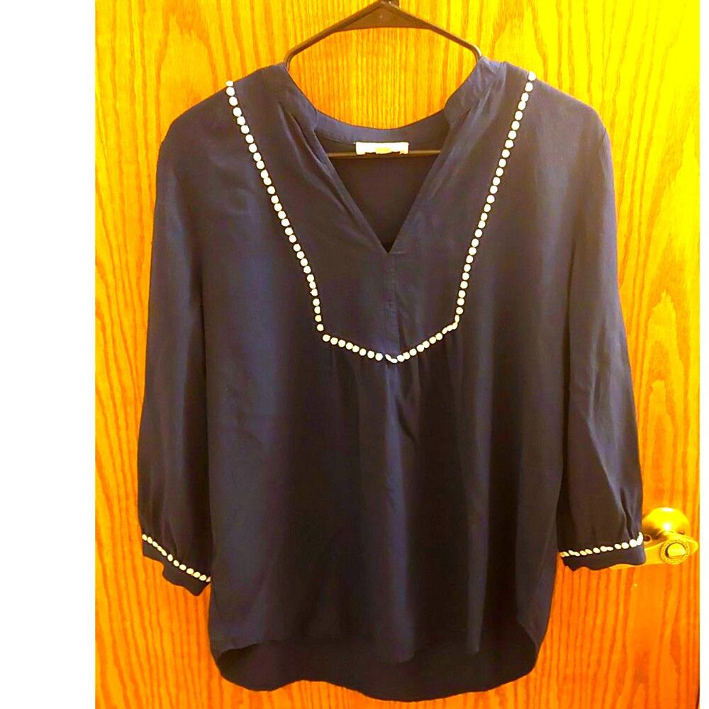 LOFT Outlet Navy Blue V Neck Blouse M White Whipstitch Trim 3/4 Sleeve